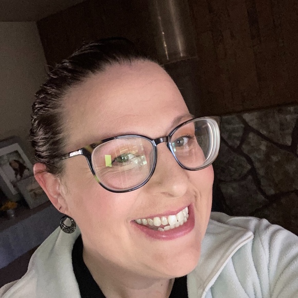 Meet your Posher, April - Picture 4 of 4